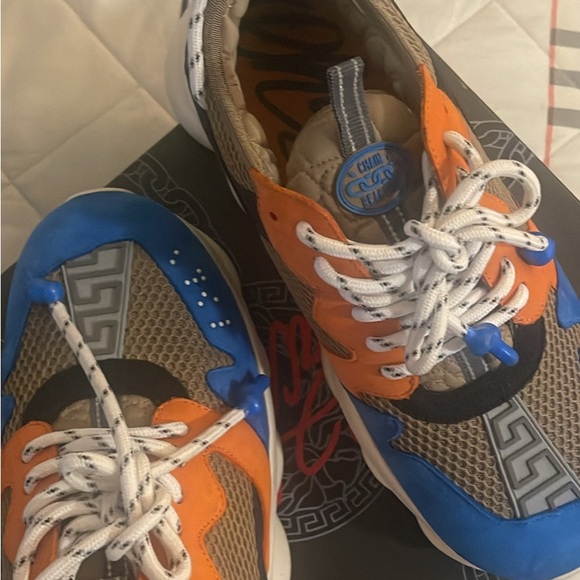 Versace sneaker size 44
Super clean, like new barely worn. - Picture 4 of 4